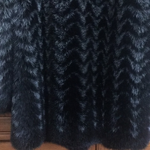 Coat - Picture 4 of 4